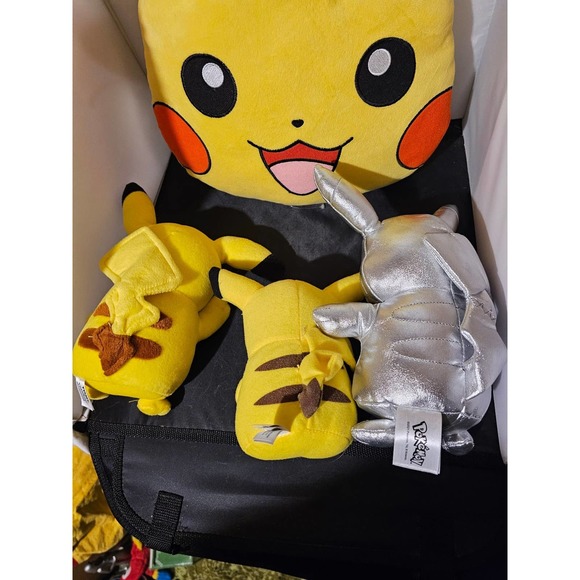 Pikachu lot of 4 pokemon Stuffed animal plush - Picture 6 of 7
